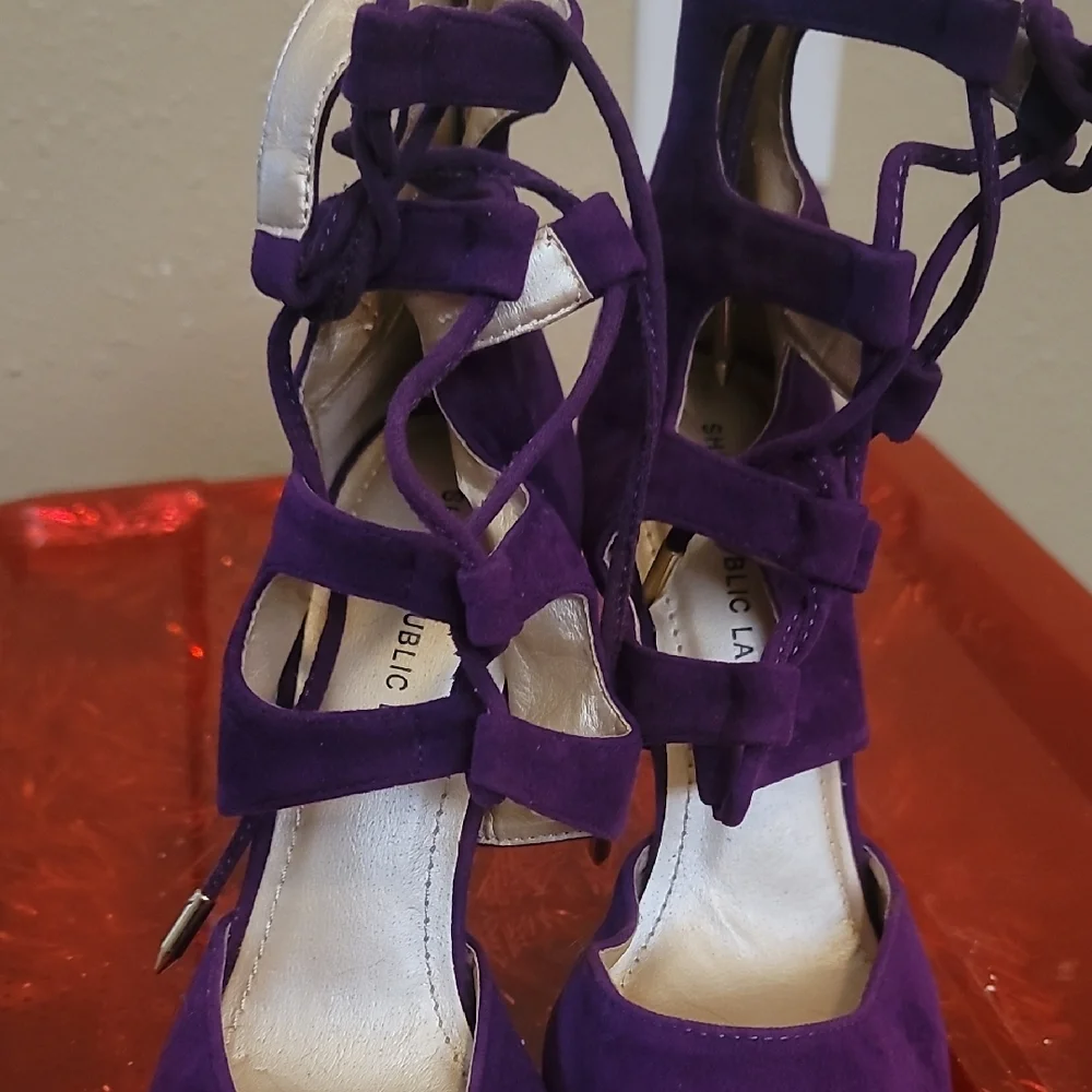 Unique Point Toe Heels - Picture 6 of 8